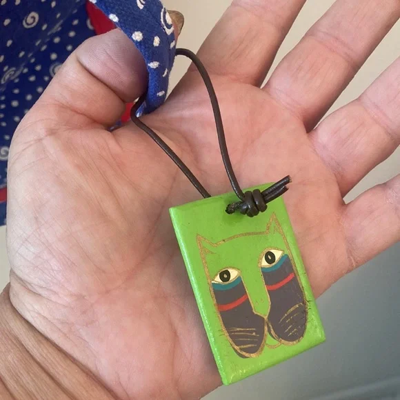 Laurel Burch Signed & Matching Handbag, Charm And Silk Scarf - Picture 9 of 16